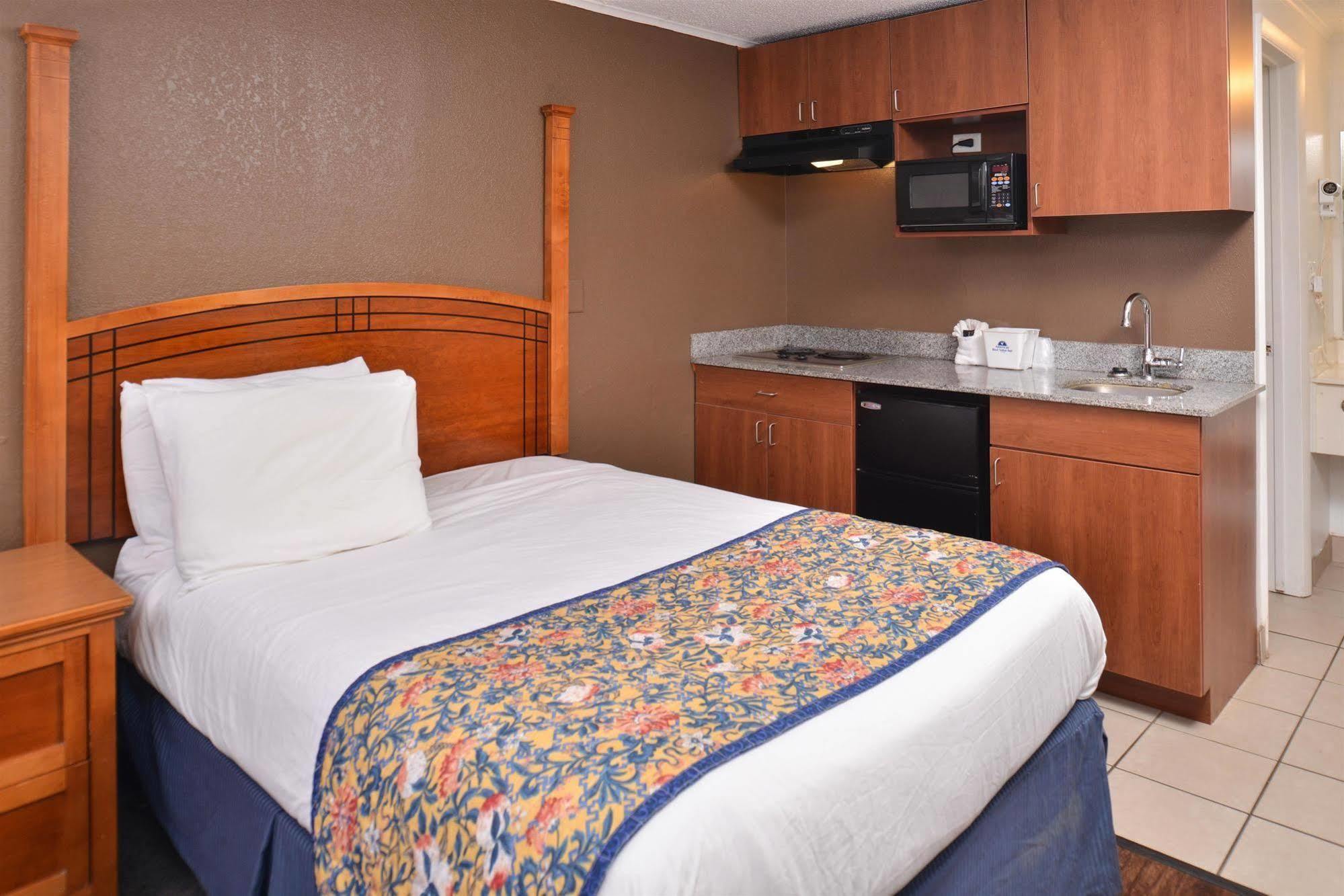 Americas Best Value Inn & Suites Jackson Buitenkant foto